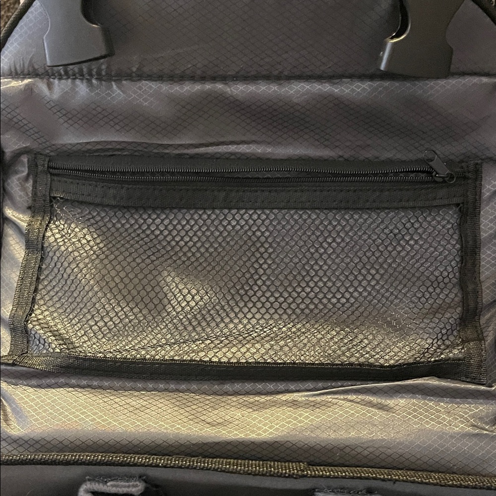 Nikon Black and Gray Messenger Camera Bag - Picture 6 of 8